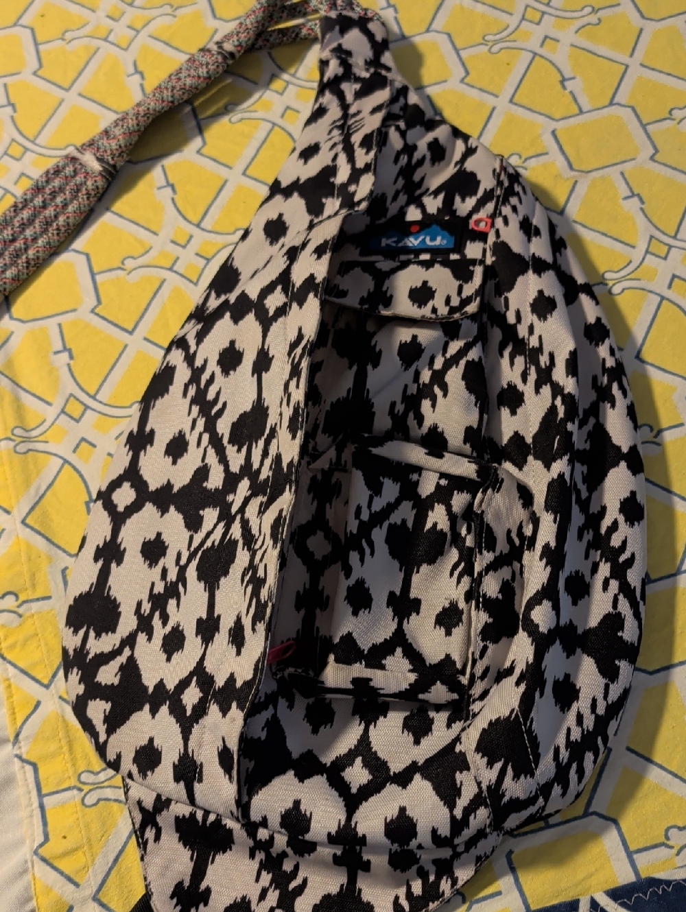 Kavu Black and White Shoulder Bag - Picture 5 of 6